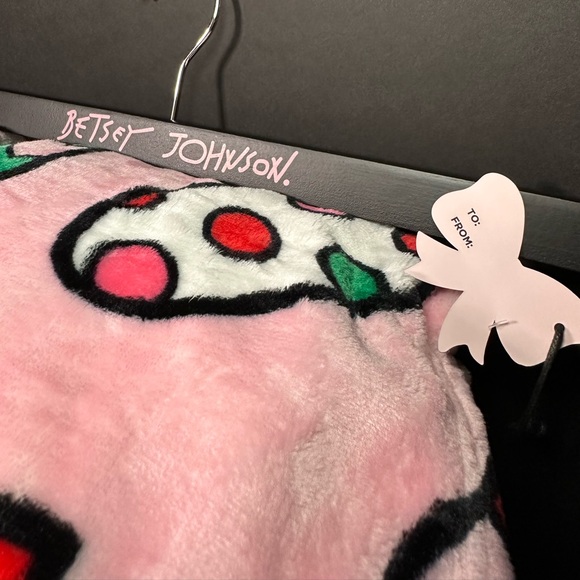 Betsey Johnson plush Christmas throw with stockings print - Picture 4 of 6